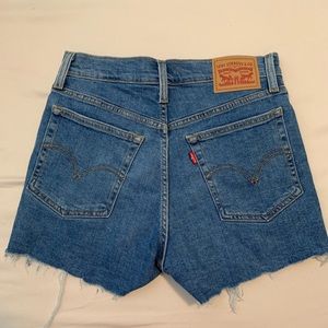 Levi’s High Waist Shorts brand new